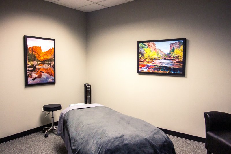 Mountain View Pain Center Broomfield Massage Therapy Room