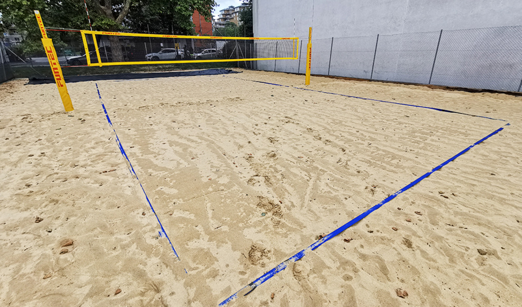 Academy Sport is unusual in having its own beach volleyball area. This is available to hire to all m Academy Sport London 020 3747 7771
