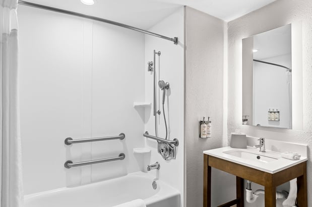 Images Holiday Inn Express & Suites Savannah - Midtown by IHG