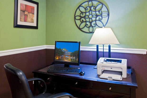 Images Holiday Inn Express West Palm Beach Metrocentre by IHG