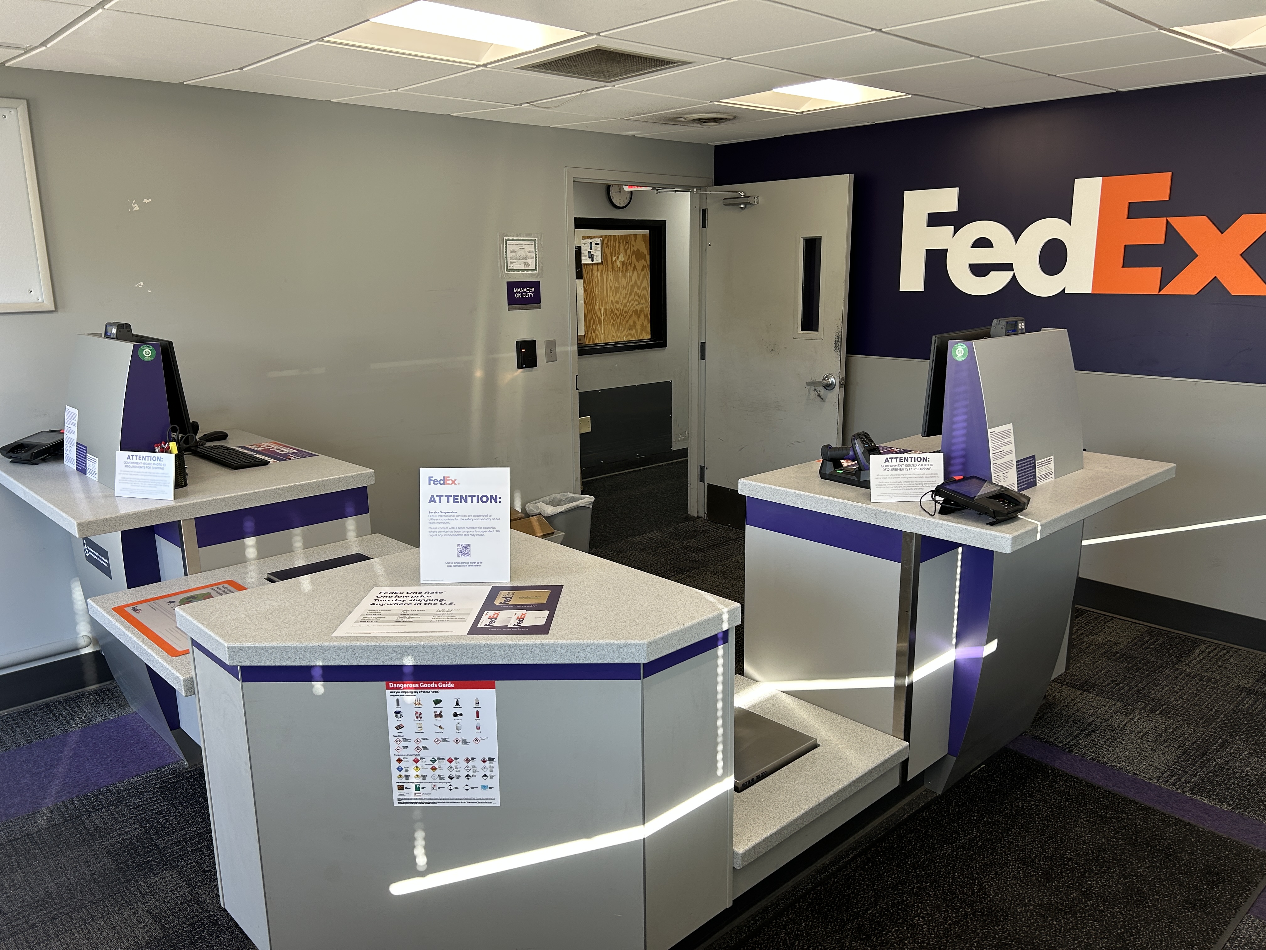 FedEx Office Ship Center Image