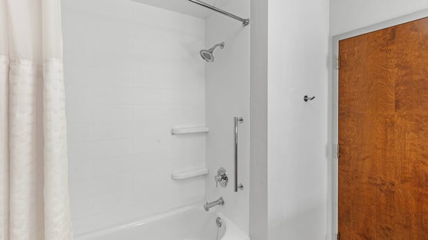 Images Holiday Inn Express & Suites Mobile - University Area by IHG