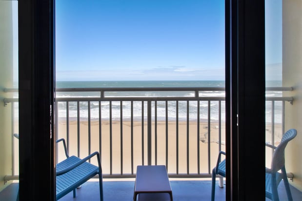 Images Holiday Inn Express & Suites VA Beach Oceanfront by IHG
