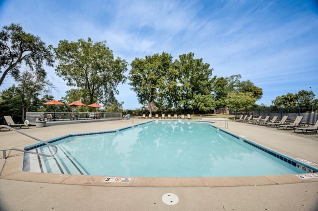 Images Lakeshore Drive Apartment Homes