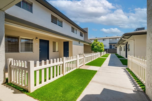 Images Chelsea Village Apartments