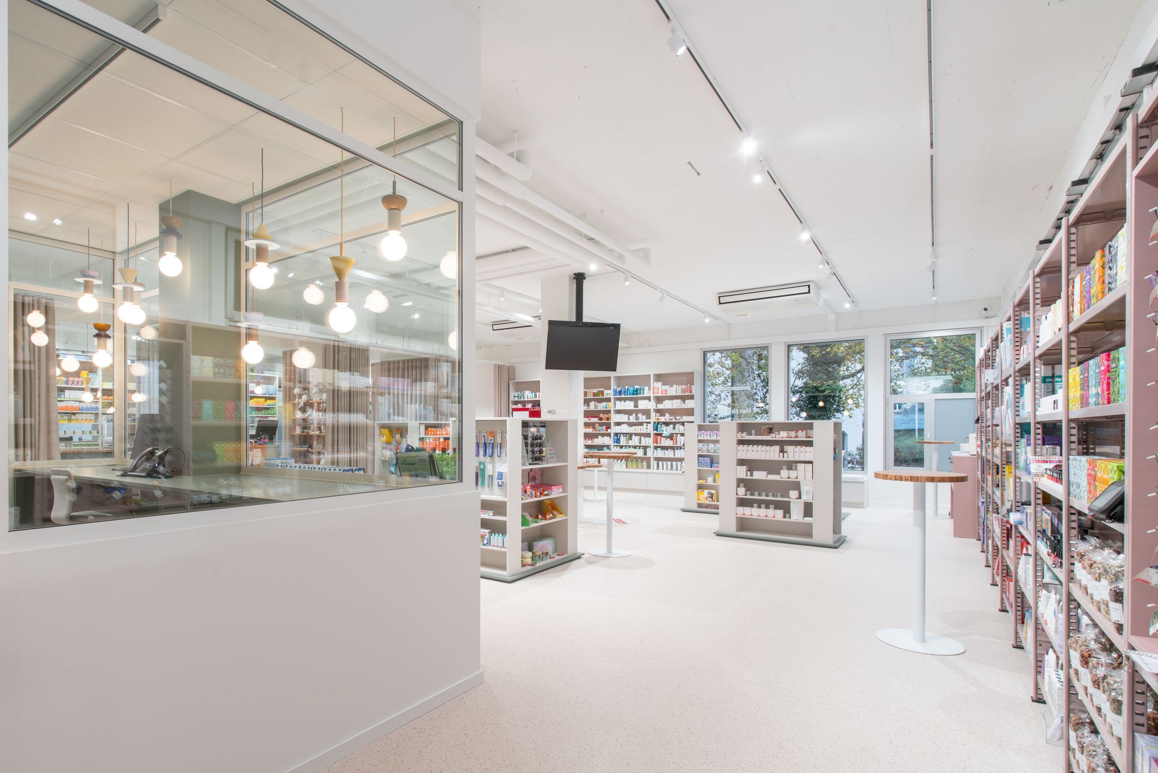 TopPharm Apotheke & Drogerie Brentano, Bruggerstrasse 11B in Wildegg