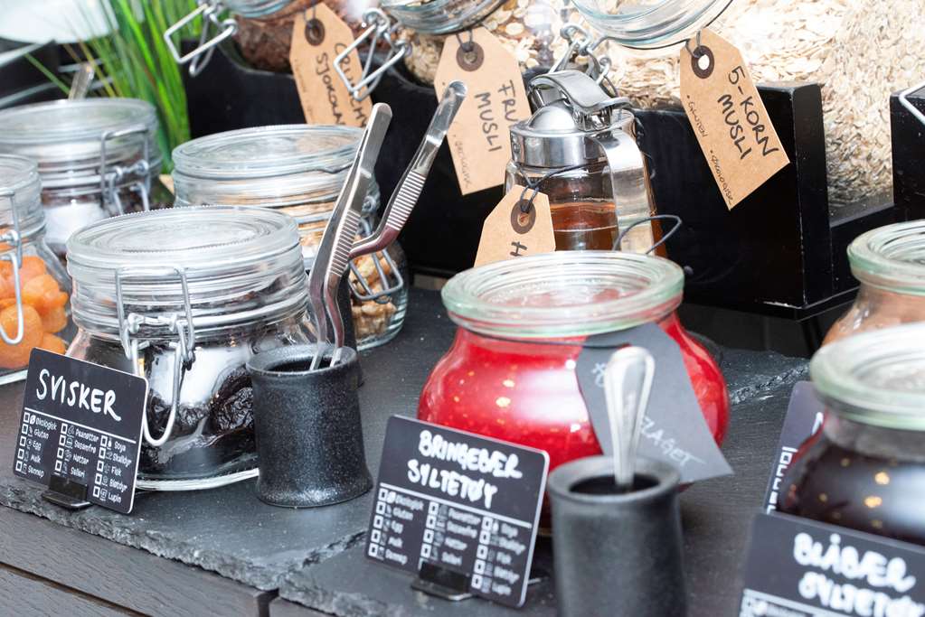 Images Park Inn by Radisson Oslo Airport Hotel West