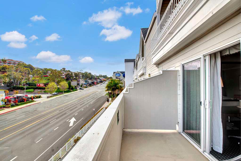 Suite Balcony View up PCH