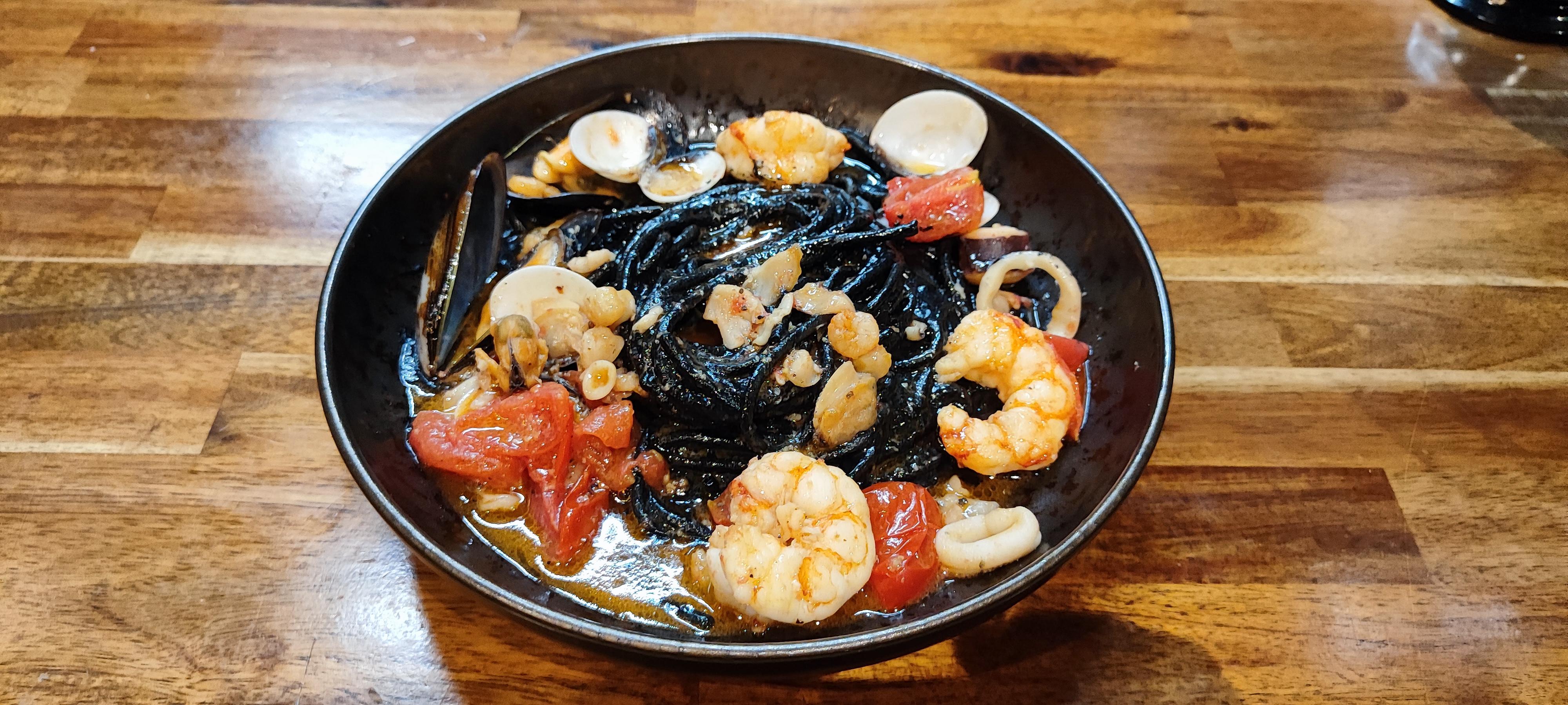 Estrilie — Weinbar Hamburg. Cafebar, Restaurant, Bistro Hamburg, Tibarg 21 in Hamburg