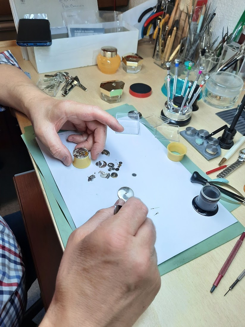 Bilder L'Horloger Atelier Réparation