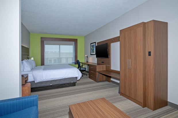 Images Holiday Inn Express & Suites Woodbridge by IHG