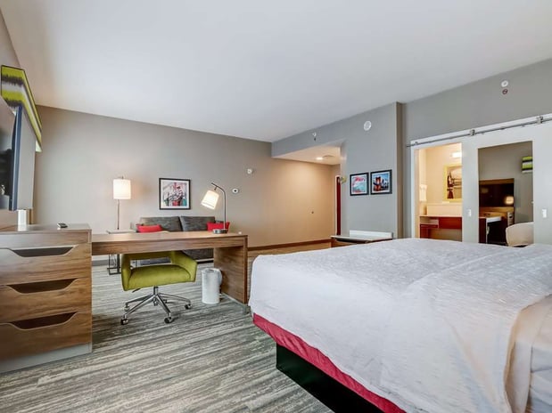 Images Hampton Inn and Suites by Hilton Cincinnati Midtown Rookwood