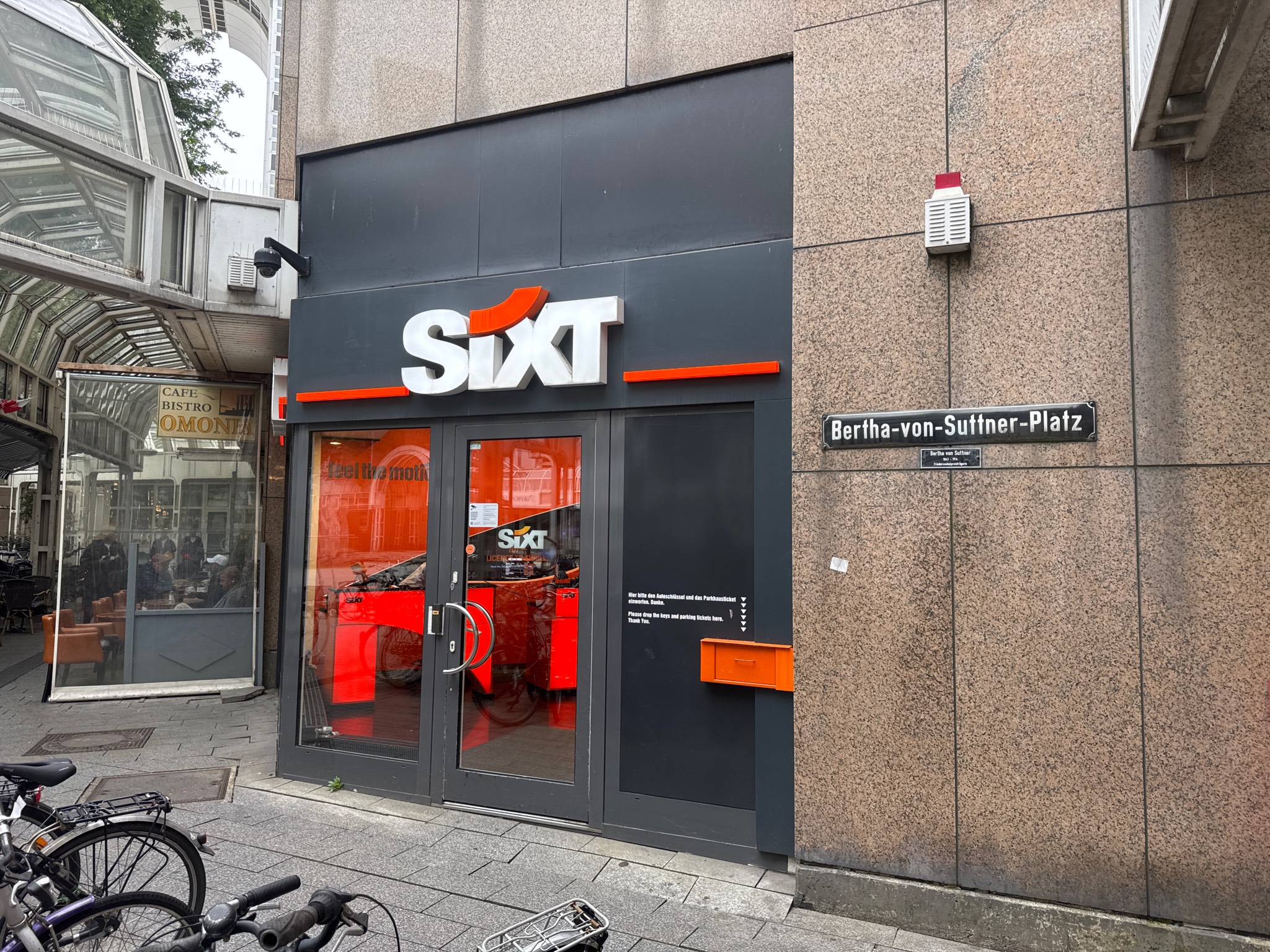 SIXT Autovermietung Düsseldorf Zentrum/HBF, Willi-Becker-Allee 10 in Düsseldorf