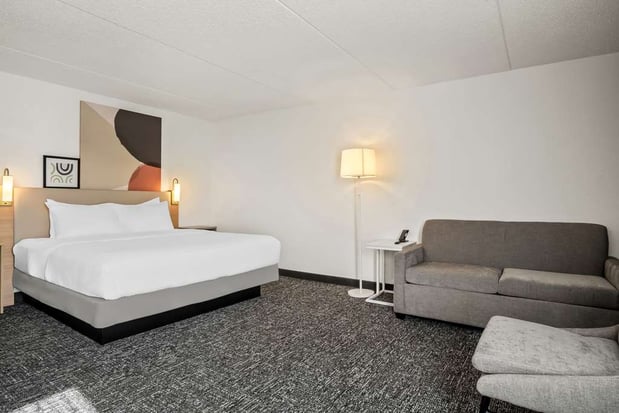 Images Spark by Hilton Stevensville