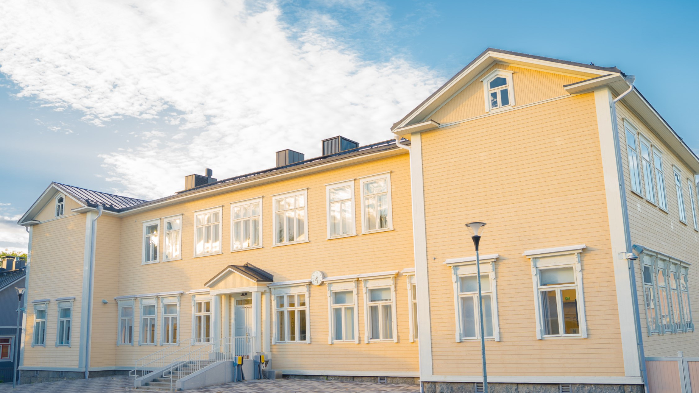 Images Kaarilan koulu - Hyhkyn koulutalo