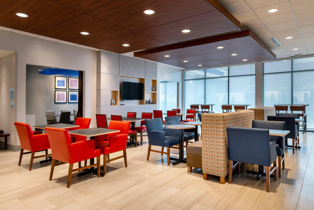 Images Holiday Inn Express & Suites Romeoville - Joliet North by IHG