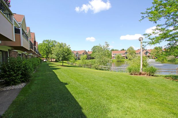 Images Hampton Lakes Apartments