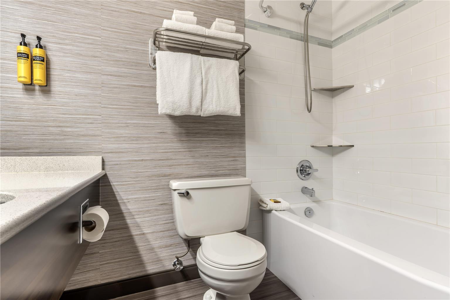 Images Best Western Plus Carlton Plaza Hotel