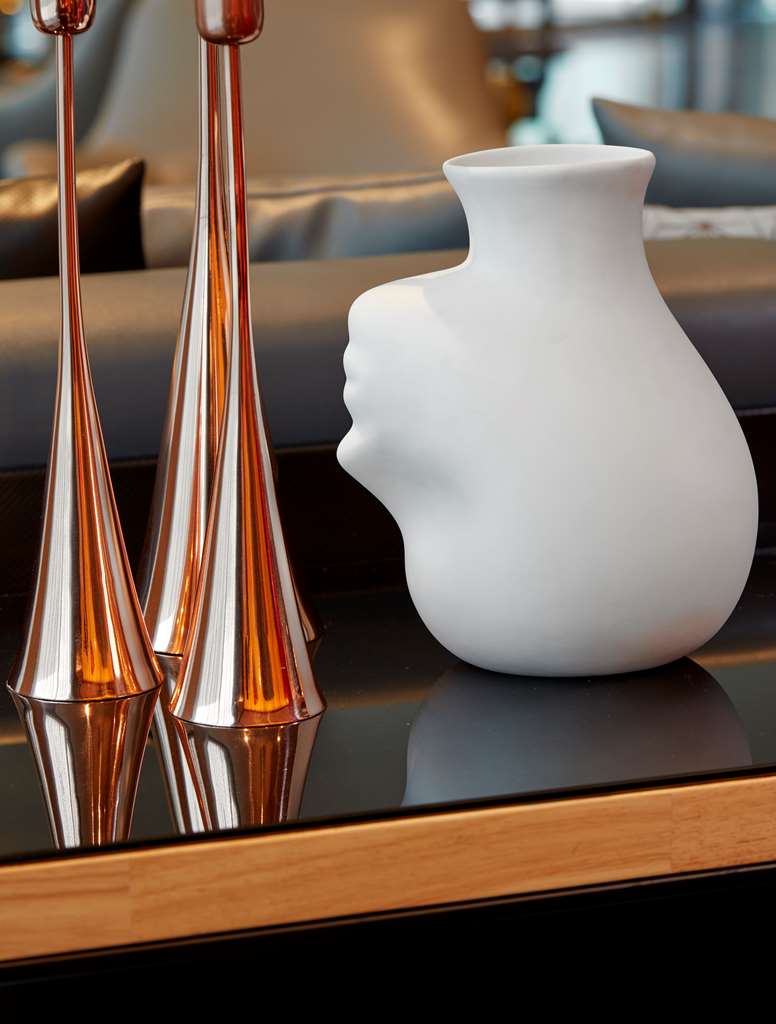 Lounge Detail