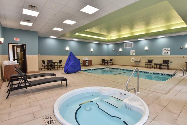 Images Holiday Inn Express & Suites Springfield-Medical District, an IHG Hotel