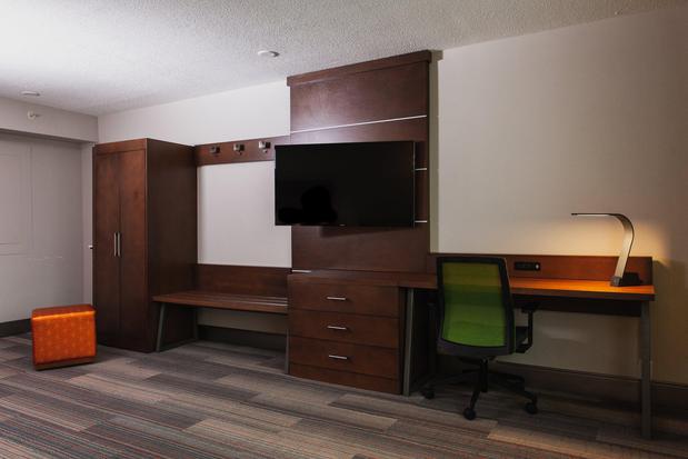 Images Holiday Inn Express & Suites Atlanta N-Perimeter Mall Area by IHG