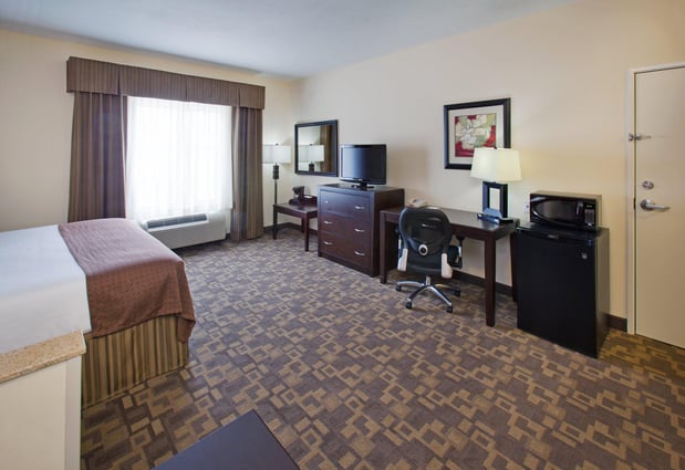 Images Holiday Inn Lincoln Southwest by IHG