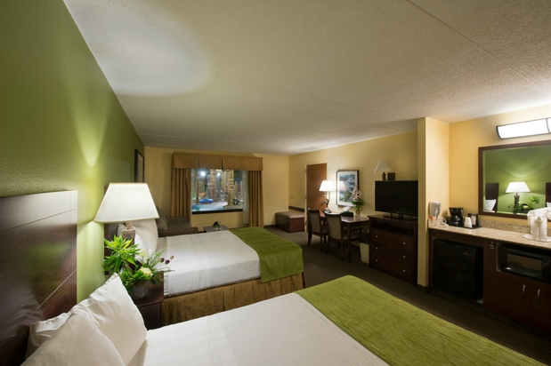 Images Edgewater Hotel and Waterpark