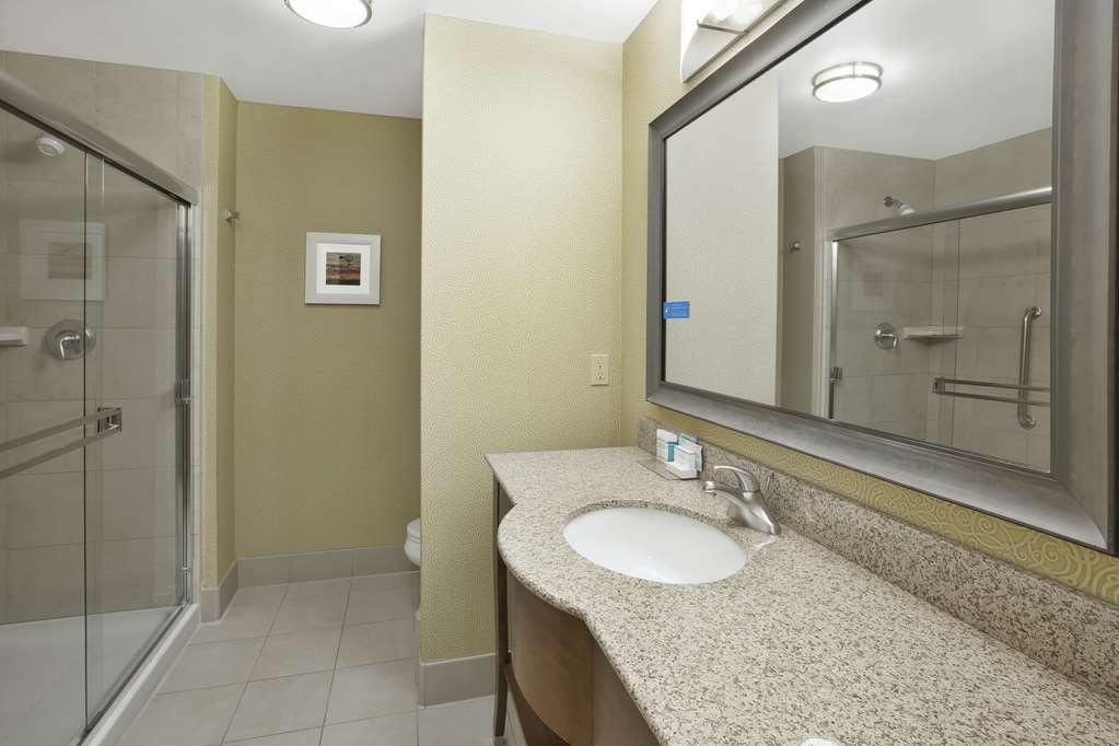 Guest room bath