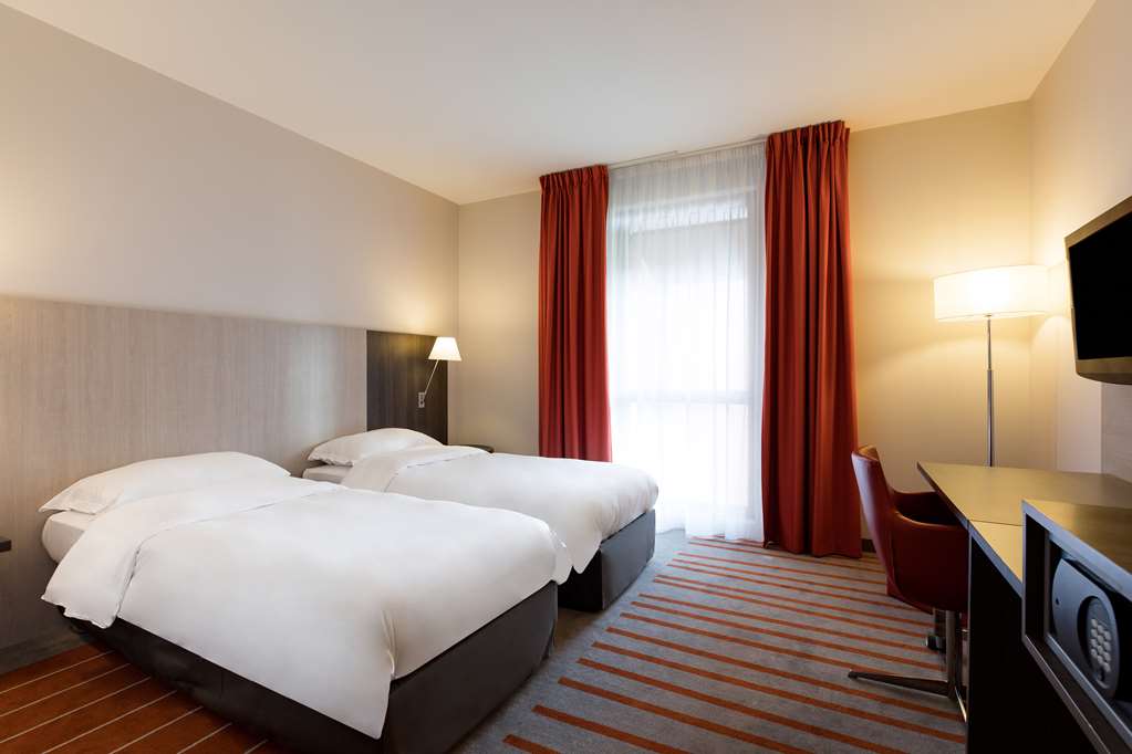 Standard Room twin beds Park Inn by Radisson Lille Grand Stade Villeneuve-d'Ascq 03 20 64 40 00