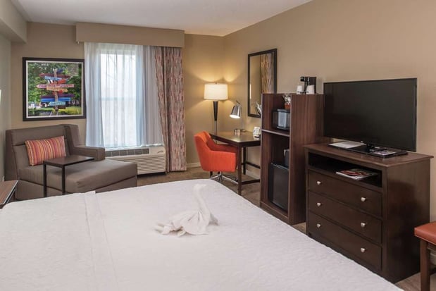 Images Hampton Inn & Suites Charlotte-Arrowood Rd.
