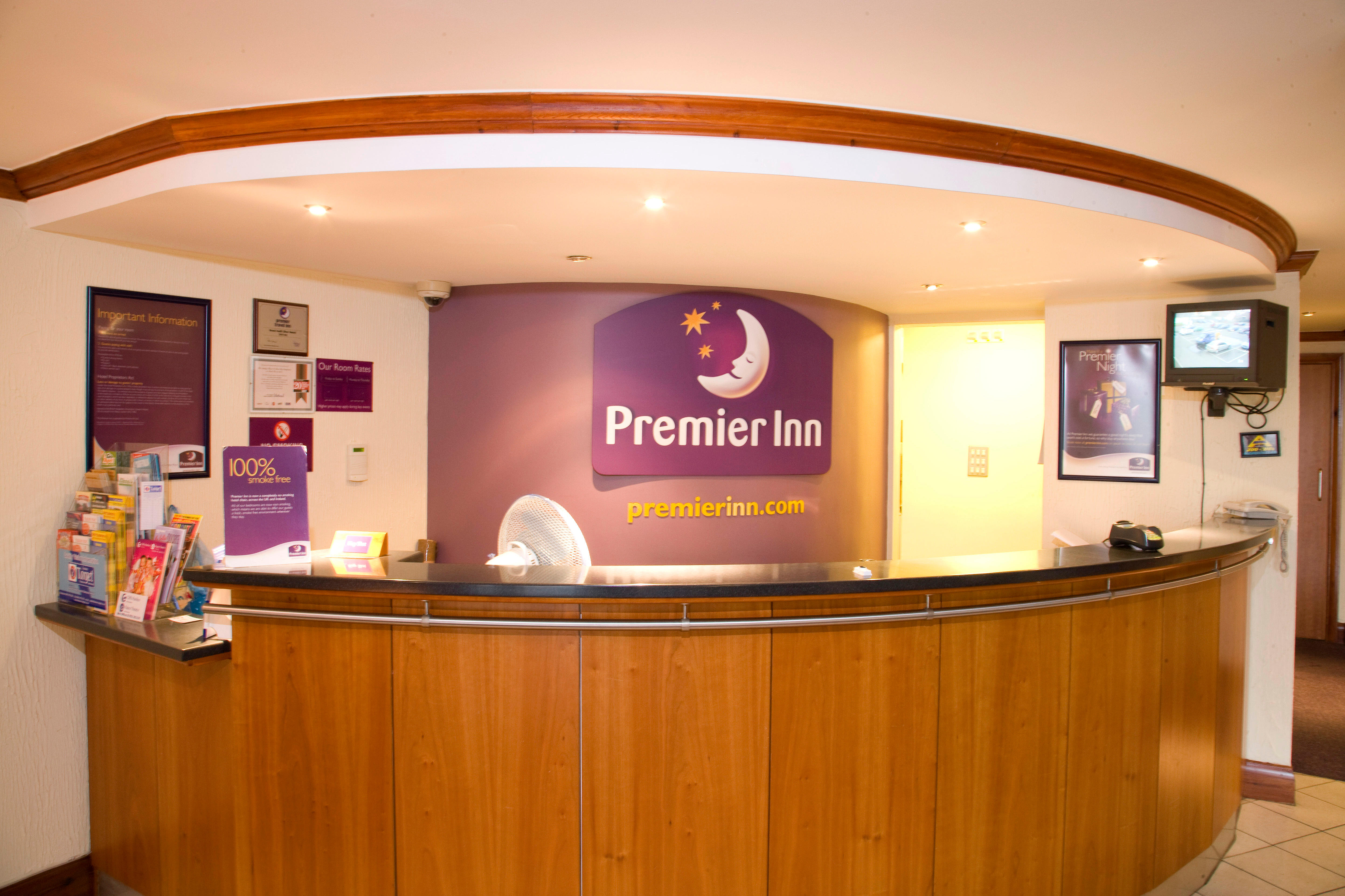 Premier In reception Premier Inn Southend-On-Sea (Thorpe Bay) hotel Southend-on-sea 03333 219011