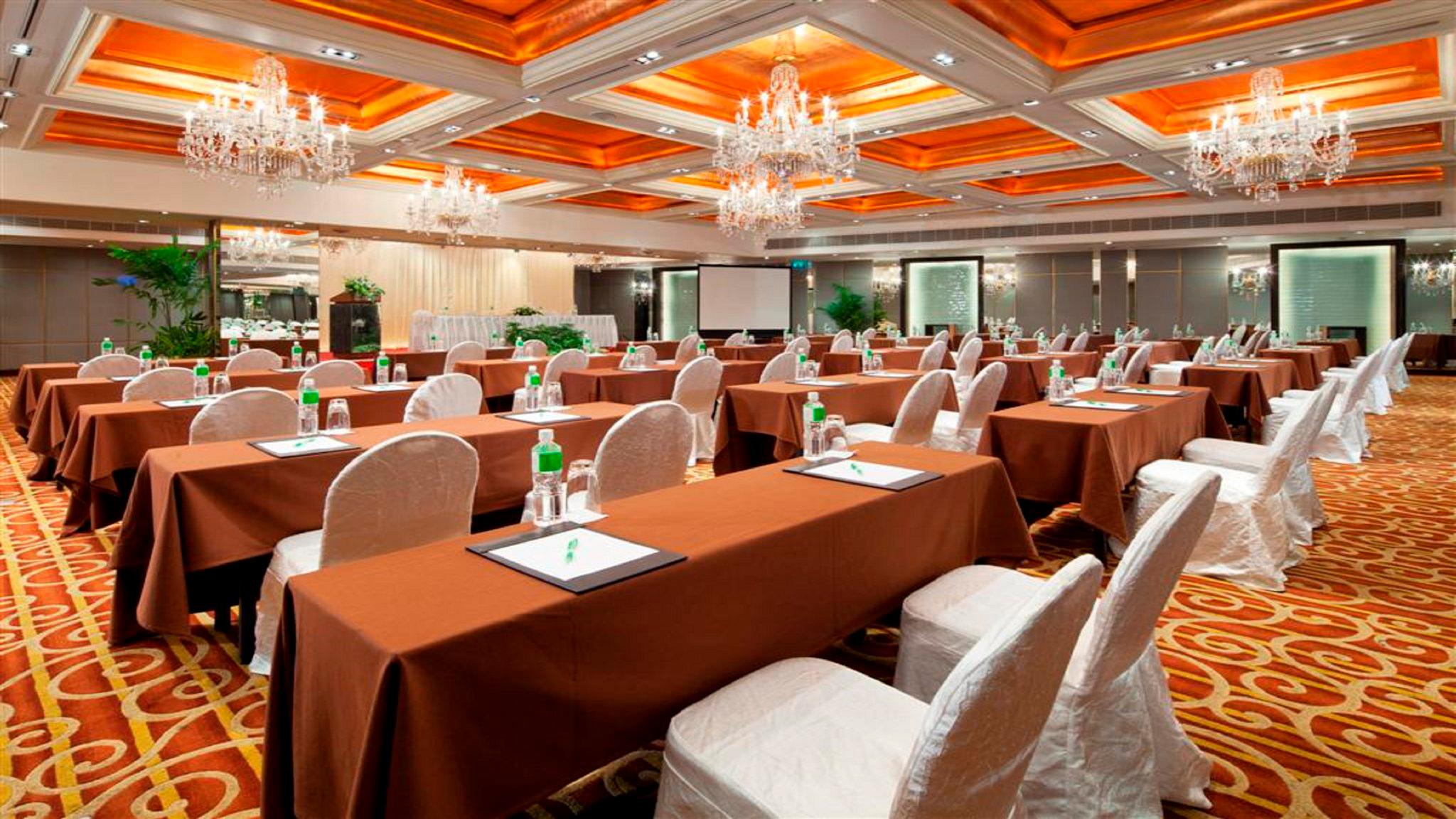 Holiday Inn Bangkok Silom by IHG