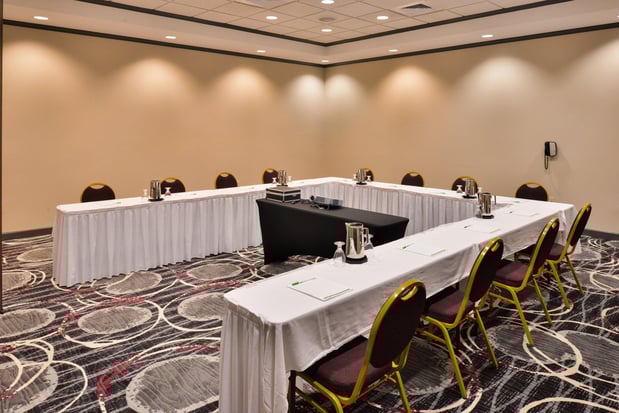 Images Holiday Inn Kansas City Airport by IHG