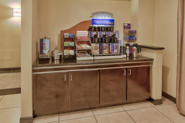 Images Holiday Inn Express & Suites Houston-Dwtn Conv Ctr by IHG