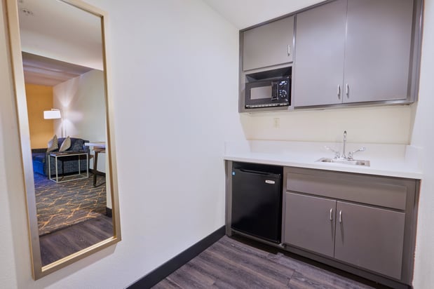 Images Holiday Inn & Suites Oakland - Airport by IHG
