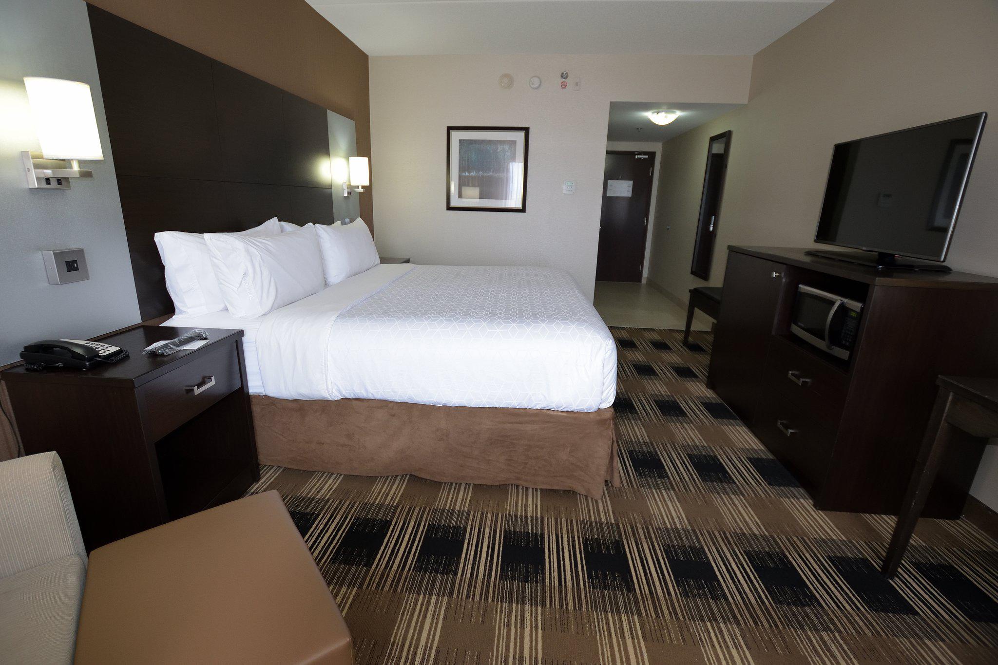 Holiday Inn Express & Suites Ottawa East - Orleans, an IHG Hotel Ottawa (613)824-8444