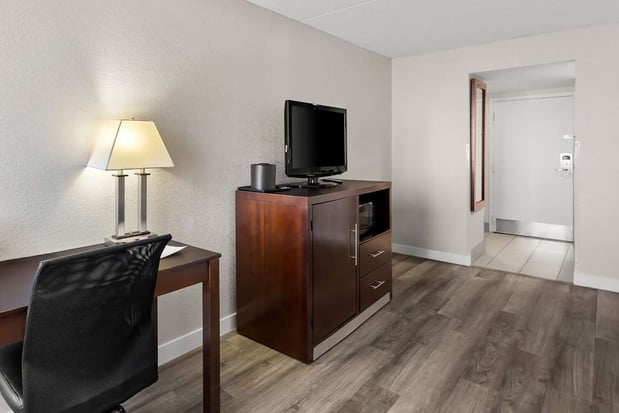 Images Best Western Luxbury Inn Fort Wayne