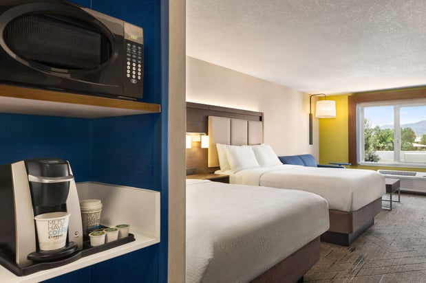 Images Holiday Inn Express & Suites Redding by IHG