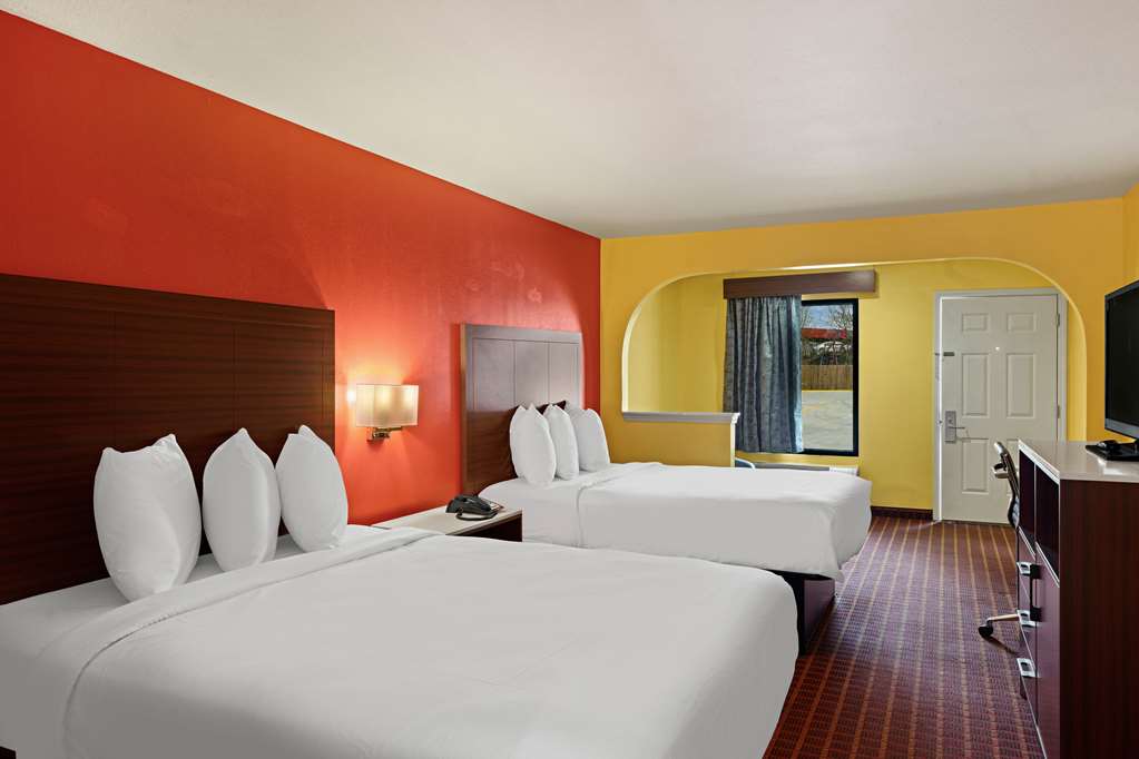 Double Queen Suite