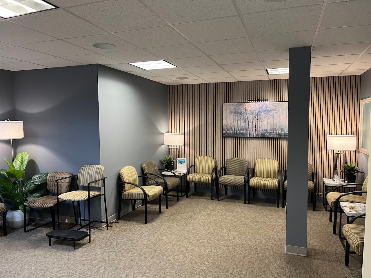 Dental Associates, LLP is a general, restorative & cosmetic dental office in Farmington, CT. We value our patient relationships and make it our priority to deliver the gentle, compassionate care that you deserve. We have developed a practice that can cater to all of your dental needs in one location. The result is comfortable, convenient dentistry of the highest quality.
Located near the UCONN Health Center and American Red Cross in Farmington, CT.