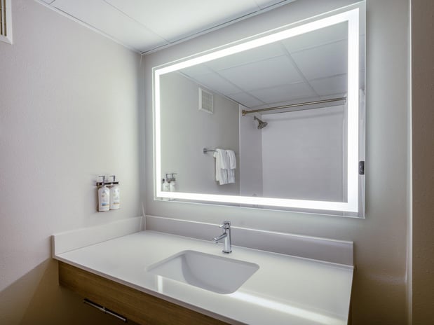 Images Holiday Inn Express & Suites Greensboro-(I-40 @ Wendover) by IHG