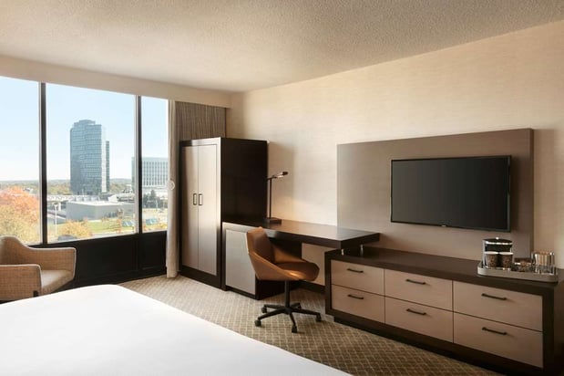 Images DoubleTree by Hilton McLean Tysons