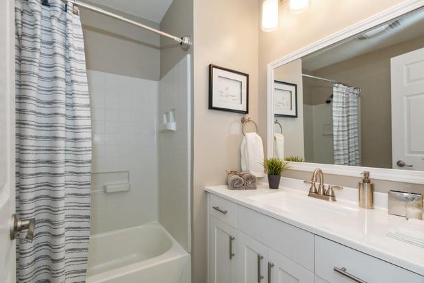 Images The Elliott at College Park Apartment Homes