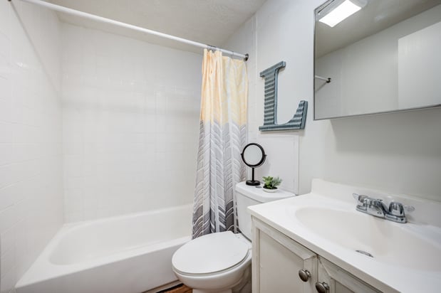 Images Lakeshore Drive Apartment Homes