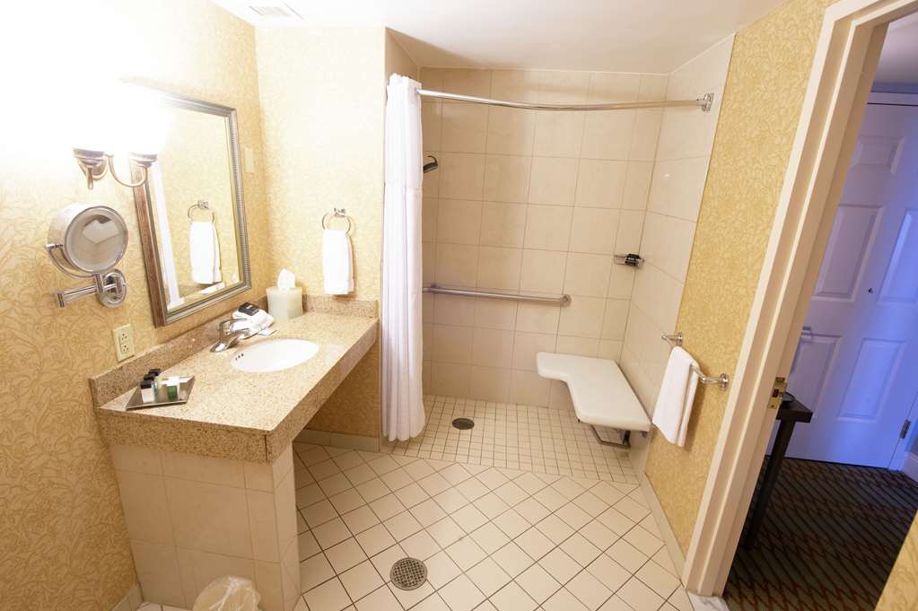 Guest room bath