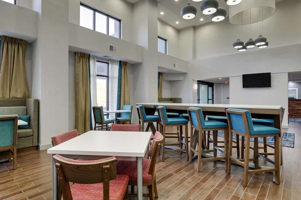 Images Hampton Inn & Suites St. Louis-Edwardsville