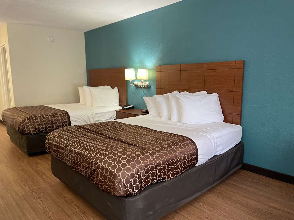 TWO QUEEN BEDS