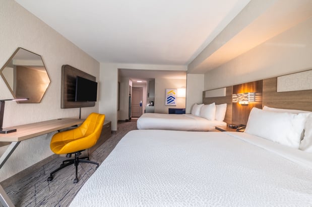Images Holiday Inn Express & Suites Kansas City Airport by IHG