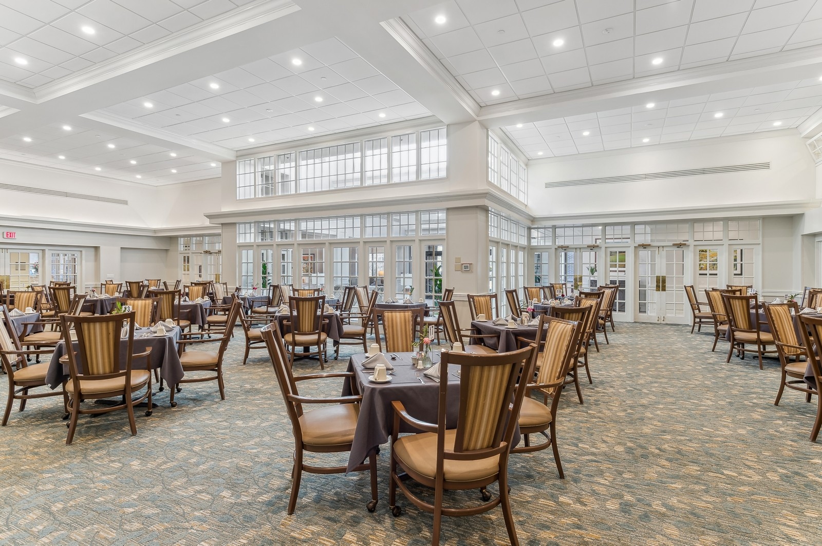 Leisure Park community dining room Leisure Park Lakewood (732)370-0444