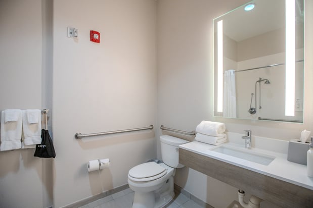 Images Holiday Inn Express & Suites Cleveland by IHG